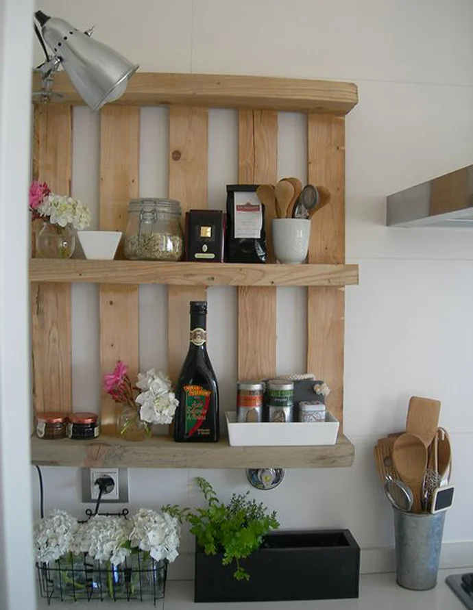 pallet-kitchen-shelf
