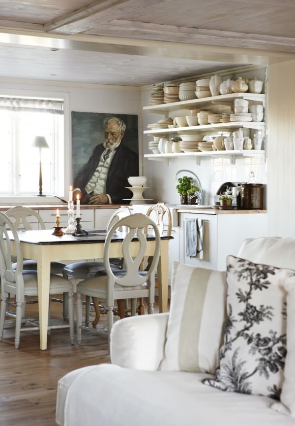 farmhouse-kitchen-interior